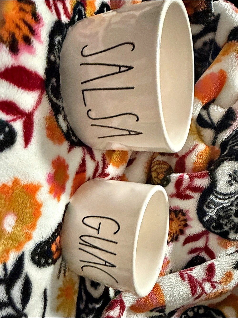 Rachel Zoe Artisan Collection by Magenta set Salsa & Guava Mug Set Like New